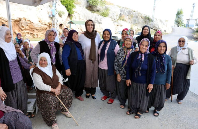 AKDENİZ BELEDİYESİ EŞ BAŞKANLARI ESENLİ’Yİ ZİYARET ETTİ…