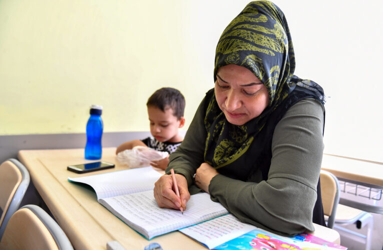 BÜYÜKŞEHİR DESTEKLİYOR, KADINLAR OKUMA YAZMA ÖĞRENİYOR