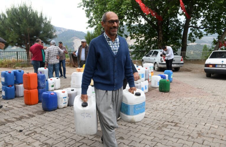 Yenişehir Belediyesi ürettiği organik solucan gübresini çiftçilere ulaştırıyor