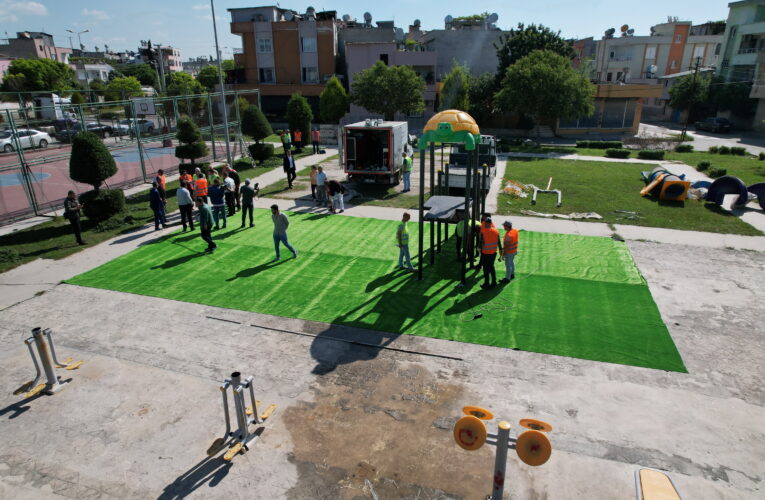 AHMET KAYA PARKI YENİLENİYOR, ÇOCUKLAR GÜVENLİ OYUN ALANLARINA KAVUŞUYOR