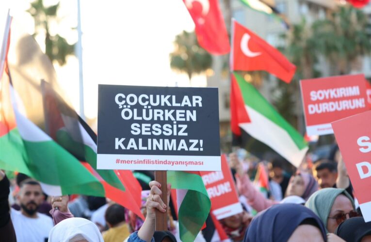 “MERSİN BÜYÜK FİLİSTİN MİTİNGİ” YAPILDI