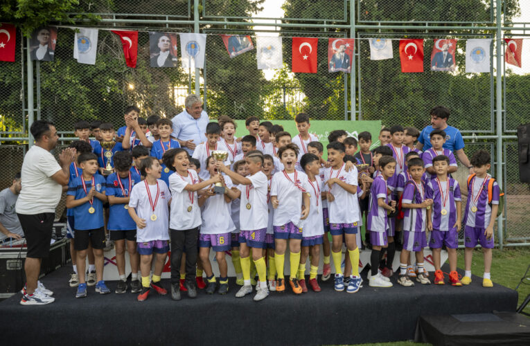BÜYÜKŞEHİR’İN ‘U-11/U-12 FUTBOL ŞENLİK LİGİ’ ÖDÜL TÖRENİ İLE SON BULDU