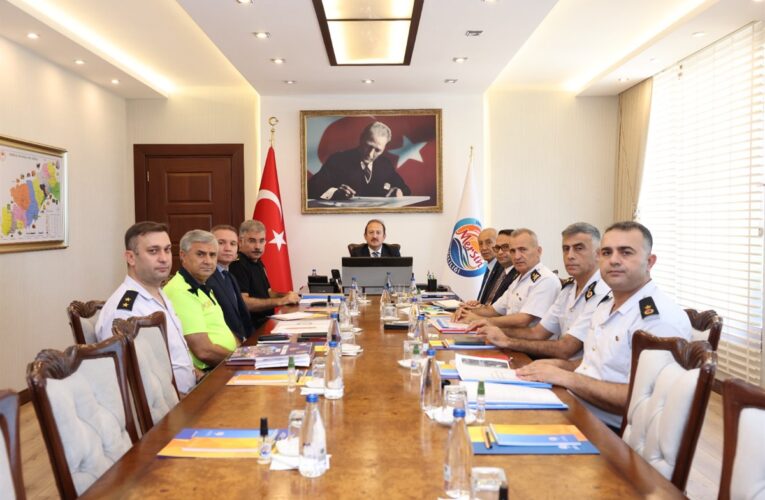 VALİ ALİ HAMZA PEHLİVAN TRAFİK HİZMETLERİNİ DEĞERLENDİRME TOPLANTISI GERÇEKLEŞTİRİLDİ