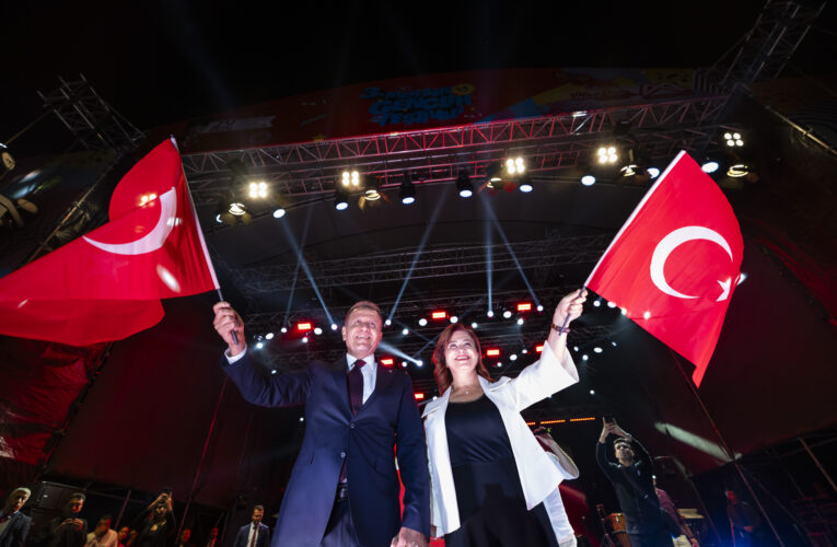 ‘BAŞKAN SEÇER, CUMHURİYET BAYRAMI COŞKUSUNU MERSİNLİLERLE TEK YÜREK KUTLADI’