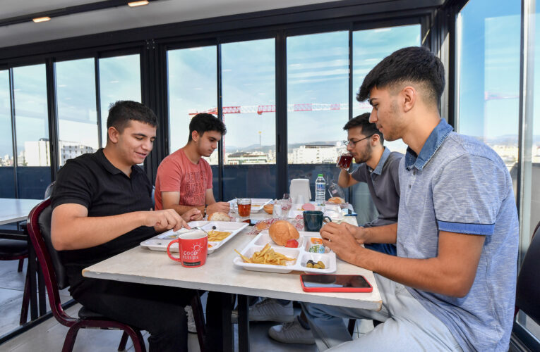 BÜYÜKŞEHİR YURTLARI ÖĞRENCİLERE AİLE EVİNİ ARATMIYOR