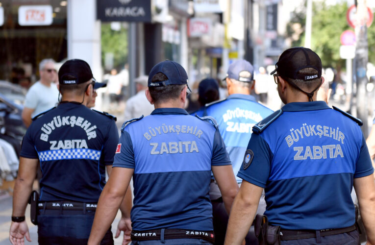 BÜYÜKŞEHİR ZABITA EKİPLERİ KENTİN DÖRT BİR YANINDA DENETİMDE