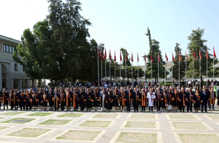 Üniversitemiz 2024–2025 Eğitim Öğretim Yılı Akademik Açılışı Çelenk Sunma Töreni Gerçekleştirildi