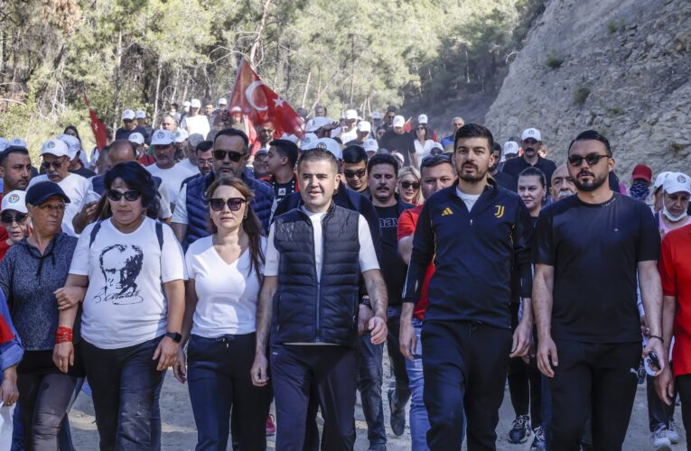 MEZİTLİ’DE CUMHURİYET DOĞA YÜRÜYÜŞÜ COŞKUYLA GERÇEKLEŞTİ