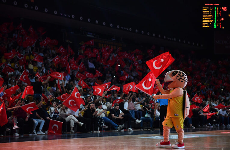 BAŞKAN SEÇER, MSK MAÇINI TRİBÜNDEN İZLEYEREK TAKIMA DESTEK VERDİ