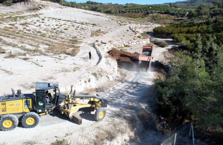 AKDENİZDE YENİ YOLLAR AÇILIYOR BOZULAN YOLLAR YENİLENİYOR