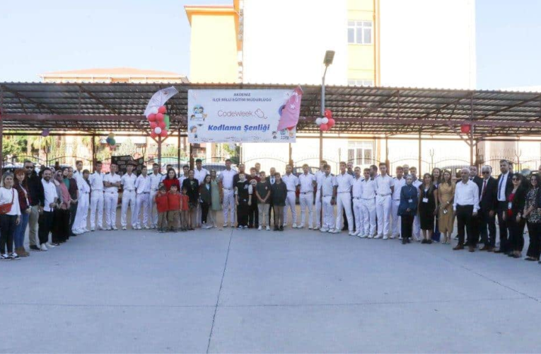 İL MİLLÎ EĞİTİM MÜDÜRÜ FAZİLET DURMUŞ, “CODEWEEK HAFTASI KODLAMA ŞENLİĞİ” PROGRAMINA KATILDI
