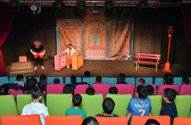 BÜYÜKŞEHİR ANA HİZMET BİNASI’NDAN ÇOCUK KAHKALARI YÜKSELİYOR