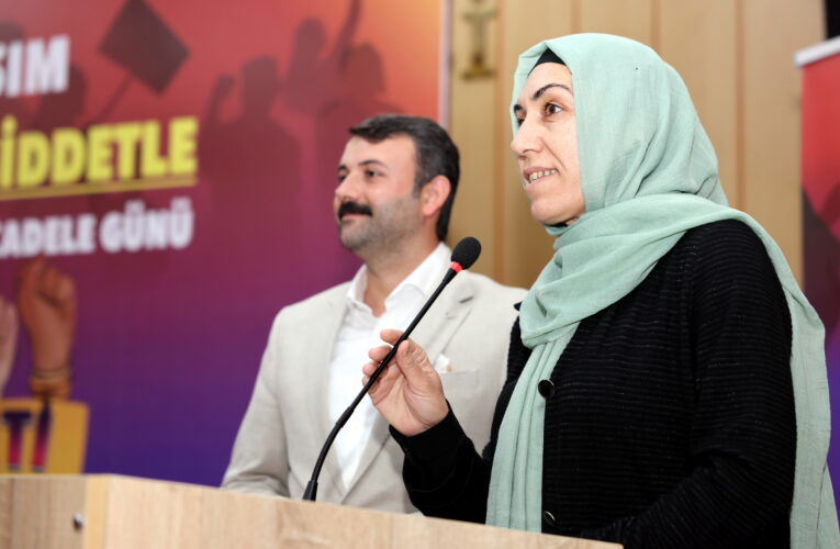 AKDENİZ BELEDİYESİNDEN SÖZÜMÜZ BİTMEDİ ŞİDDETİ DURDURACAĞIZ PANELİ