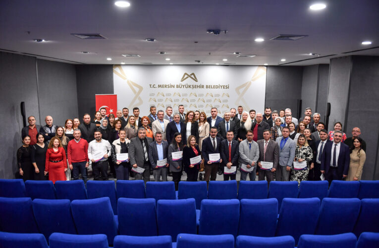 BÜYÜKŞEHİR’DEN GÖREVDE YÜKSELEN MEMURLARA ROZET VE TEŞEKKÜR BELGESİ