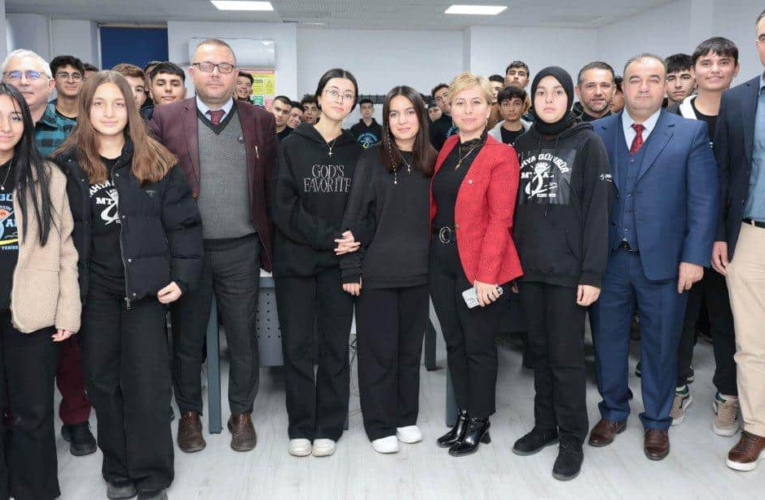 MESLEK LİSESİ ÖĞRENCİLERİMİZLE “YAZILIM KONULU ATÖLYE BULUŞMASI” PROGRAMI GERÇEKLEŞTİRİLDİ
