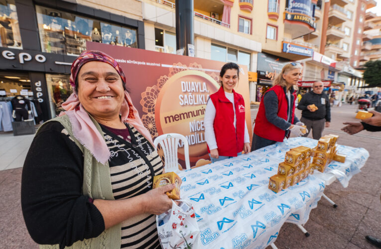 BÜYÜKŞEHİR, REGAİP KANDİLİ’NDE 15 BİN KANDİL SİMİDİNİ VATANDAŞLA BULUŞTURDU