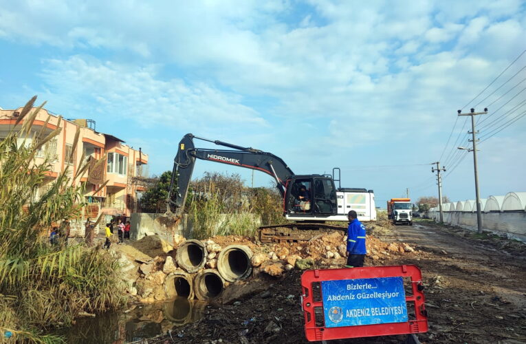 HÜRRİYET MAHALLESİNDEKİ MİNİ KÖPRÜ YENİLENDİ