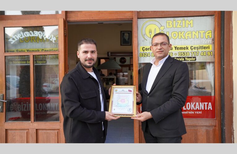 TARSUS BELEDİYESİ’NDEN ESNAFA DESTEK: RUHSATLAR TESLİM EDİLDİ