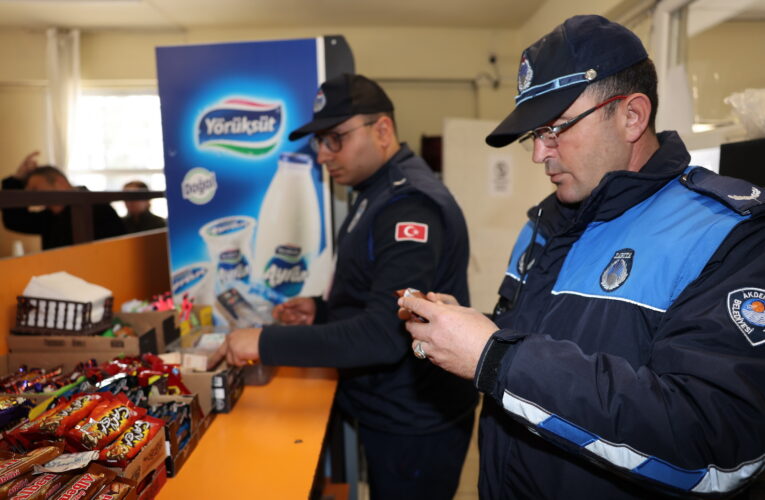 AKDENİZ BELEDİYESİ OKUL KANTİNLERİNİ DENETLEDİ