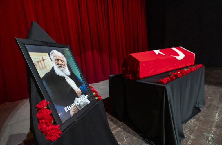 SEÇER: “CUMHURİYET AYDINLANMASININ EN ÖNEMLİ VE DEĞERLİ SANATÇILARINDAN BİRİSİYDİ”