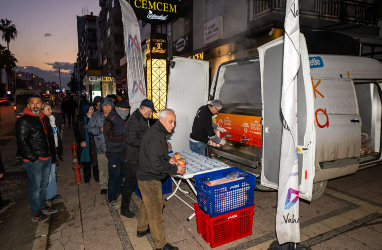 ‘1 EKMEK 1 ÇORBA’ İLE HER SABAH HEM KALPLER HEM İÇLER ISINIYOR