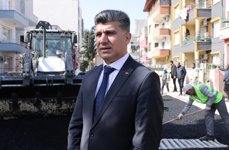 AKDENİZ KAYMAKAMI VE BELEDİYE BAŞKAN VEKİLİ ZEYİT ŞENER, YENİMAHALLE’DE ASFALTLAMA ÇALIŞMALARINI DENETLEDİ