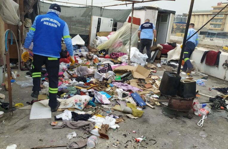 ÇİLEK MAHALLESİNDEKİ ÇÖP EVDEN 5 KAMYON ATIK ÇIKARILD