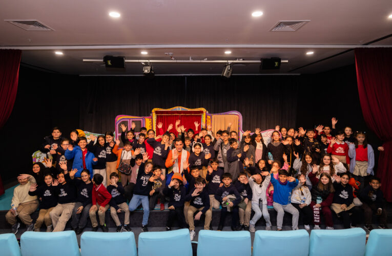 BÜYÜKŞEHİRLE TİYATRO PERDESİ AÇILIYOR, SALONDAN ÇOCUK KAHKAHALARI YÜKSELİYOR