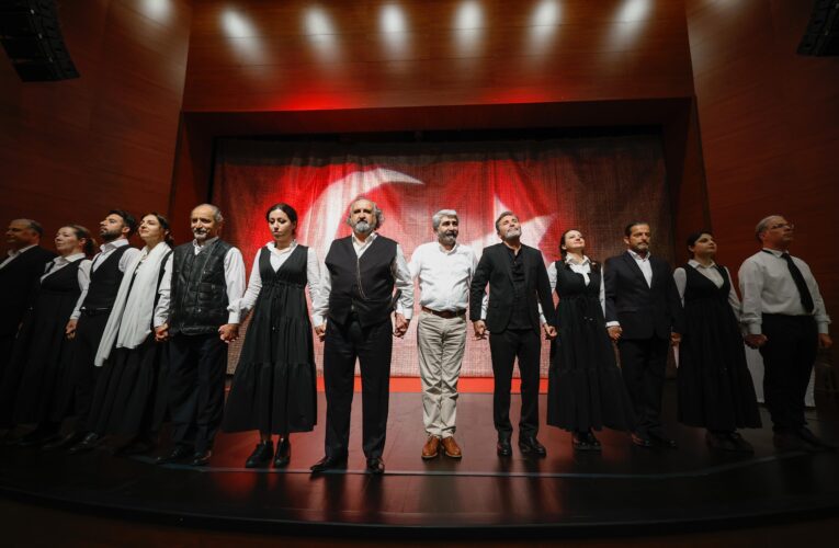 Yenişehir Belediyesi “Akif” oyununu öğrencilerle buluşturdu