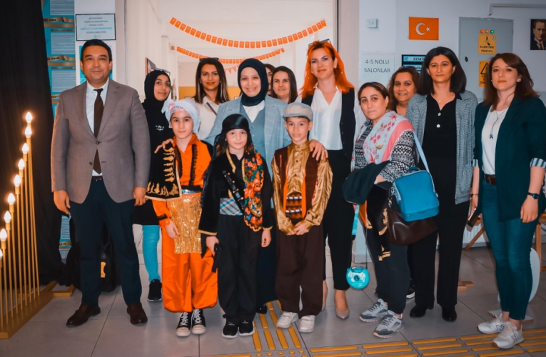 ÇANAKKALE RUHU OKUL KORİDORLARINDA YENİDEN CANLANDI