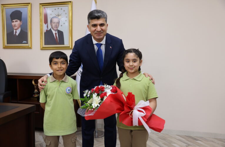 AKDENİZDE MAKAM KOLTUĞU MİNİK BAŞKAN KADİR’E EMANET