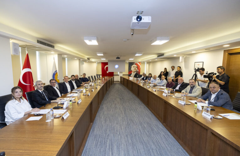 SEÇER: “TARSUS BÜTÜN SEKTÖRLERDE BÜYÜYEBİLECEK BİR KENT”