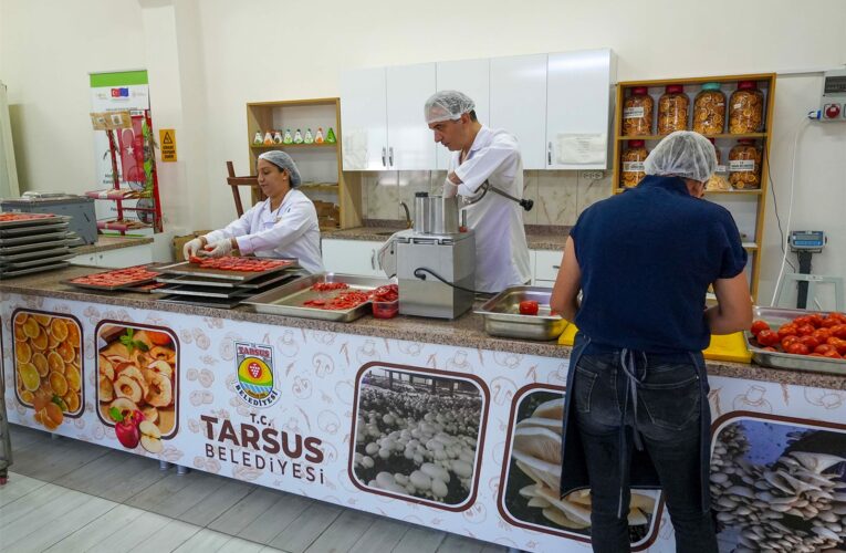 TARSUS BELEDİYESİ’NDEN ÜRETİCİYE DESTEK: MEYVE VE SEBZE KURUTMA TESİSİYLE KATMA DEĞERLİ ÜRETİM