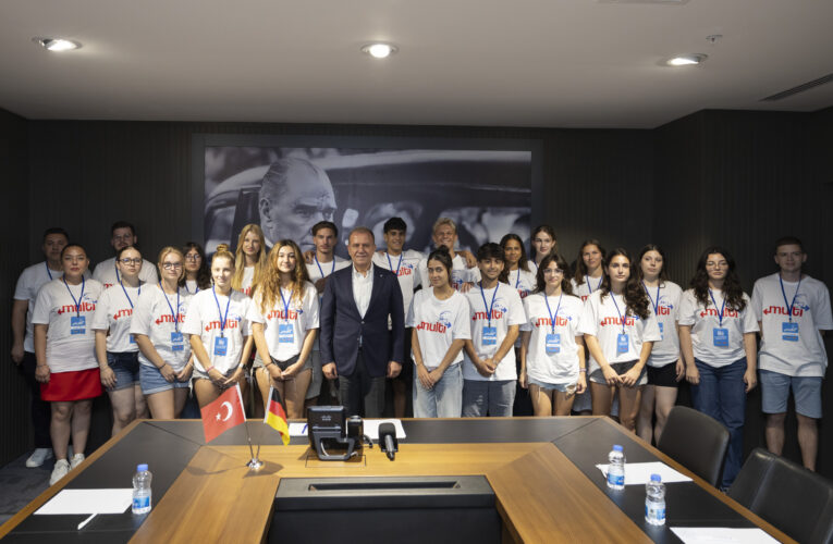 MERSİN’DE HERKES KEYİFLE, HUZURLA, MUTLULUKLA VE KARDEŞÇE YAŞIYOR”