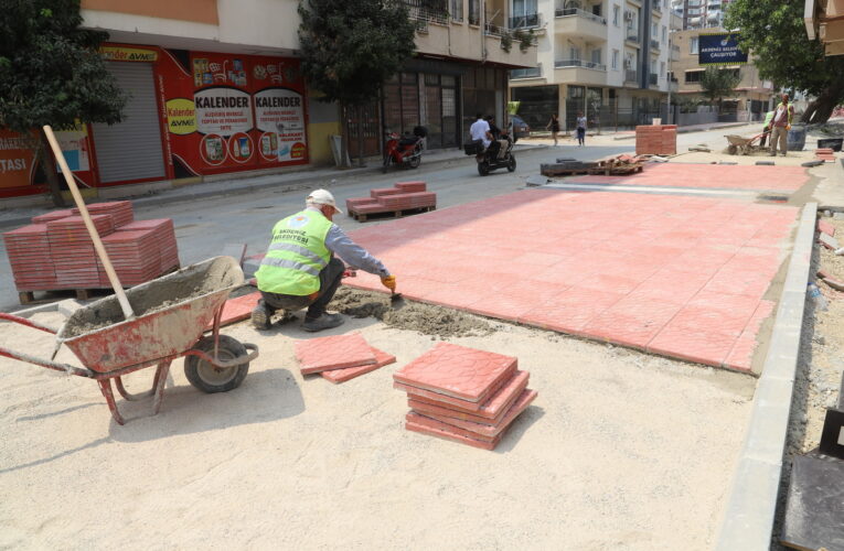 BARIŞ MAHALLESİ’NİN SOKAKLARI SICAK ASFALTLA YENİLENİYOR