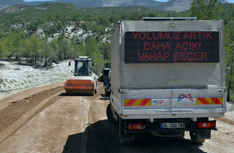 BÜYÜKŞEHİR EKİPLERİ, MUT KIRSALINDA 4 METRE OLAN YOLUN GENİŞLİĞİNİ 13 METREYE ÇIKARDI