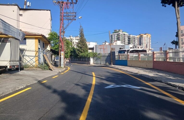 BÜYÜKŞEHİR’İN YOL YAPIM VE BAKIM ÇALIŞMALARI KENT GENELİNDE SÜRÜYOR