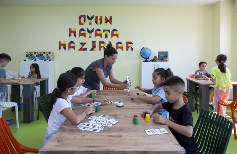 ÇOCUKLAR, ‘AKIL VE ZEKA OYUNLARI ATÖLYESİ’ İLE ZAMANLARINI DOLU DOLU GEÇİRİYOR