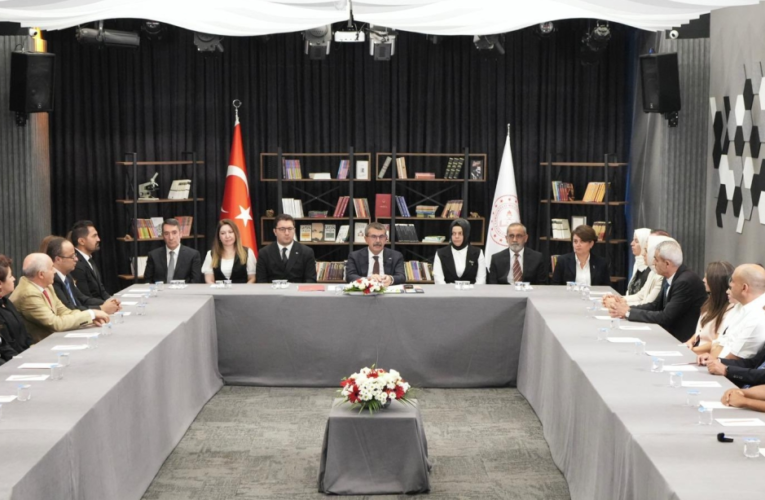 MİLLİ EĞİTİM BAKANIMIZ SAYIN YUSUF TEKİN, 2025 EYLÜL DÖNEMİ MESLEKİ ÇALIŞMALAR KAPSAMINDA ÖĞRETMENLERLE ÇEVRİM İÇİ BİR TOPLANTI GERÇEKLEŞTİRDİ