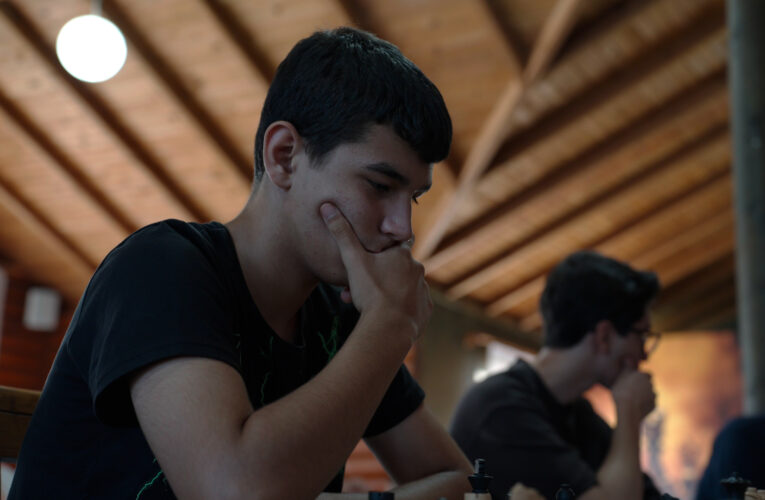 MEZİTLİ’DE ŞAH-HANE SATRANÇ EVİNE YOĞUN İLGİ