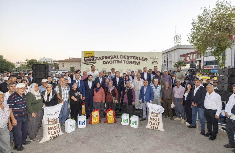 BAŞKAN SEÇER, TARSUS VE ÇAMLIYAYLALI ÜRETİCİLERE YAPILAN TARIMSAL DESTEK TÖRENİ’NE KATILDI