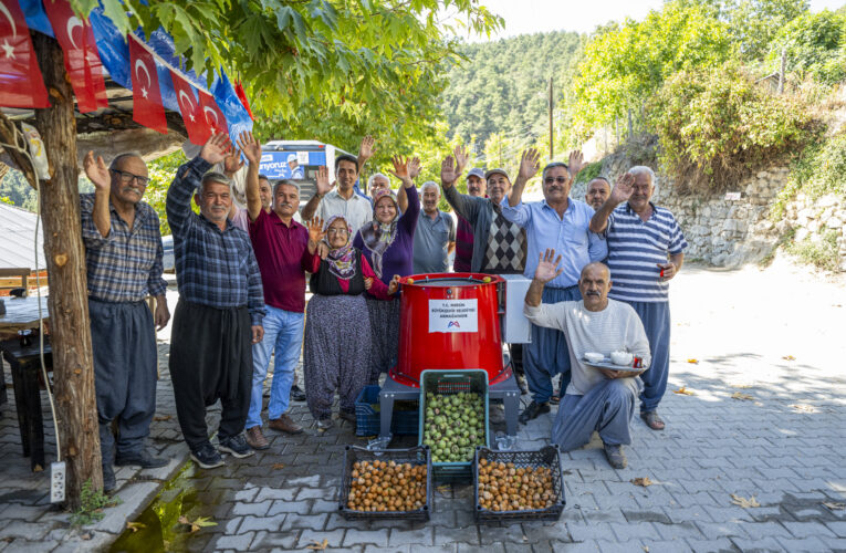 CEVİZ SOYARKEN KARARAN ELLER ŞİMDİ RAHATA KAVUŞTU