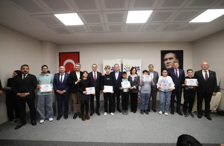 “MERSİN SİYASETİNİN GERÇEKLERİ ÇOCUK MECLİSİ’NE DE YANSIYOR”