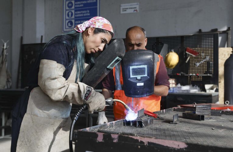 TIRMIL MERCEK’TE KAYNAK USTALARI YETİŞİYOR