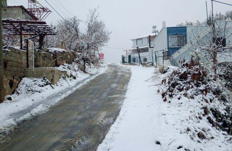 TOROSLAR BELEDİYESİNDEN KARLA KAPANAN YOLLARA HIZLI MÜDAHALE