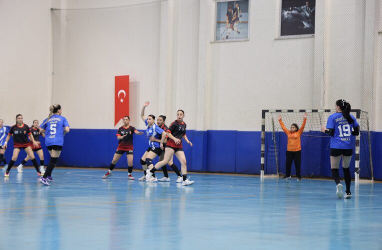 KADIN HENTBOL VE VOLEYBOL TAKIMLARI TOROSLAR’I GURURLANDIRDI