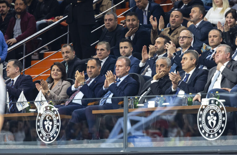 BAŞKAN SEÇER ÇBK MERSİN VE ATHINAIKOS MAÇINI TRİBÜNDEN TAKİP ETTİ