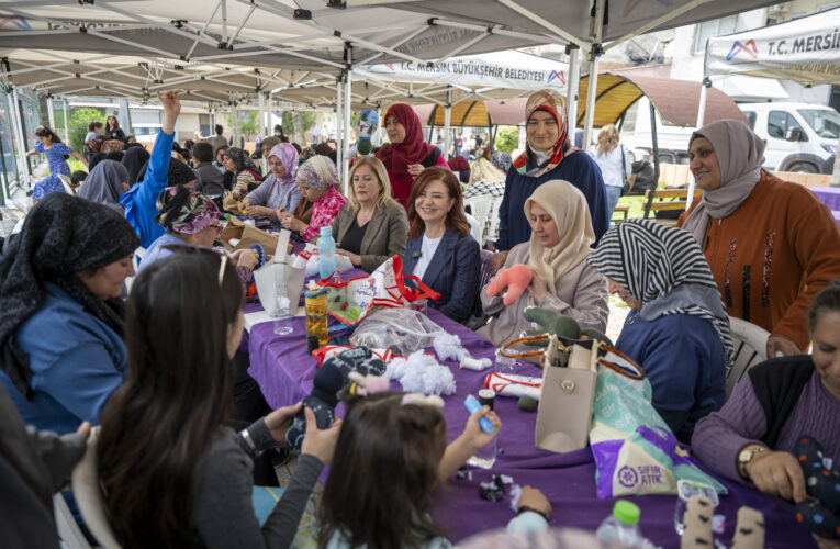 MERSİN BÜYÜKŞEHİR’İN ‘EVİMİZ ATÖLYE’ PROJESİ İLE KADINLAR SOSYALLEŞİYOR, ÜRETİYOR VE KAZANIYOR