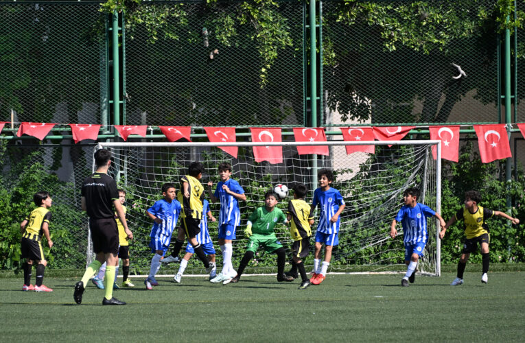 BÜYÜKŞEHİR EV SAHİPLİĞİNDEKİ ‘U-11 VE U-12 ÇOCUK FUTBOL ŞENLİĞİ’ DEVAM EDİYOR