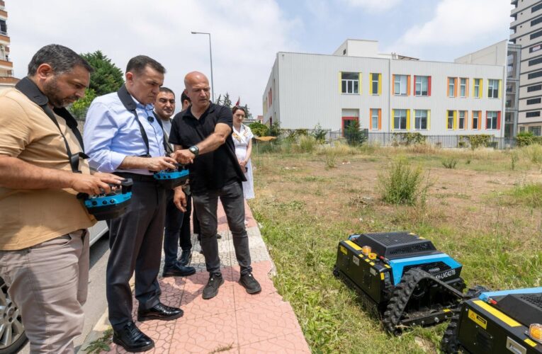 Yabani otlara paletli tırpan